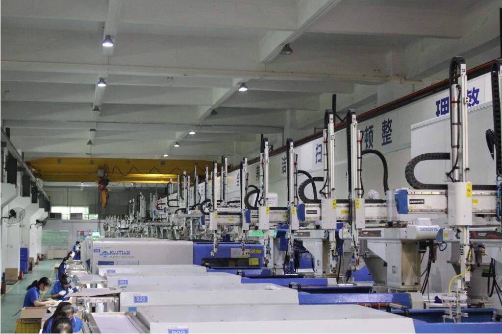 注塑機(jī)上面的機(jī)械手相對于人工操作的優(yōu)勢