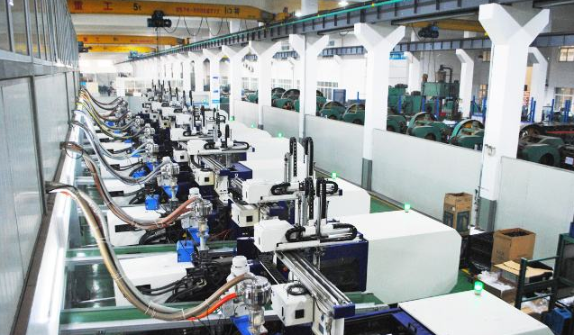 注塑廠裝配注塑機(jī)機(jī)械手在廠房上面有什么要求