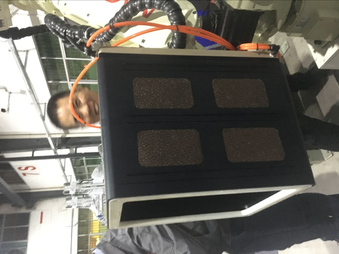 機(jī)械手上的那個“垃圾桶”可能是你半年的工資