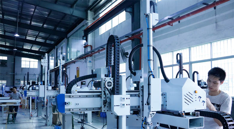 機(jī)械手在工業(yè)上的五個(gè)特點(diǎn)應(yīng)用