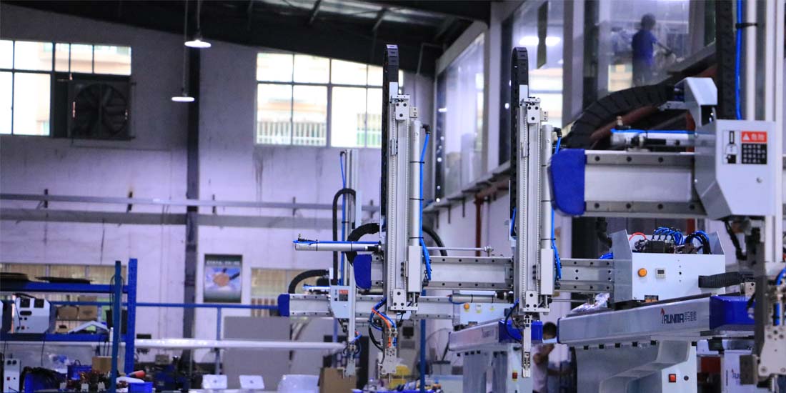 制造業(yè)的企業(yè)要購買機(jī)械手時(shí)要注意哪些點(diǎn)呢?