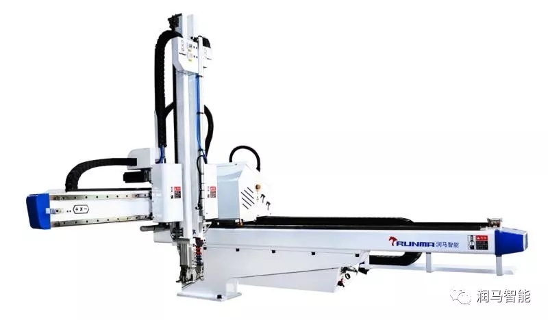 注塑工廠安裝了機(jī)械手臂后有何變化？資深專家經(jīng)驗(yàn)分享！